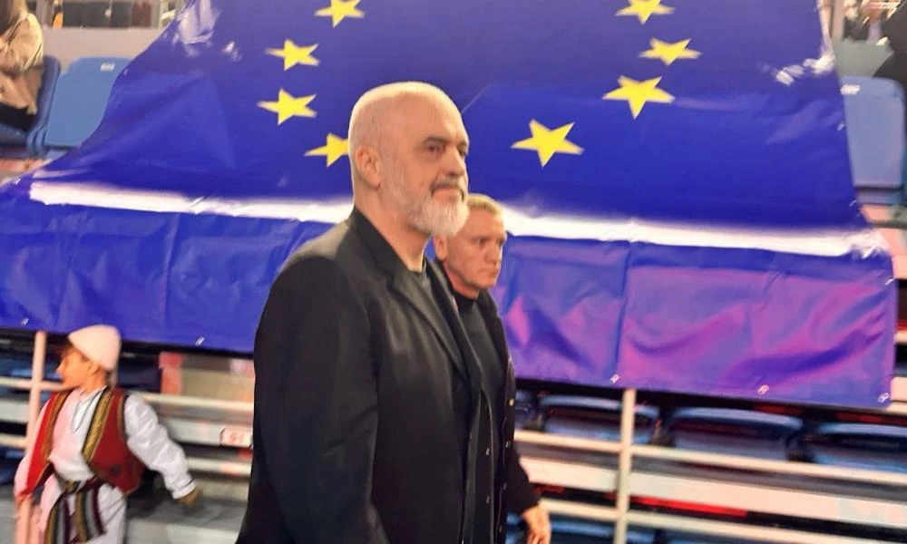 Μετά την ομιλία του σε Αλβανούς στην Κρήτη ο Ε.Ραμα δήλωσε ότι έρχεται στην «Αθήνα του» (βίντεο)